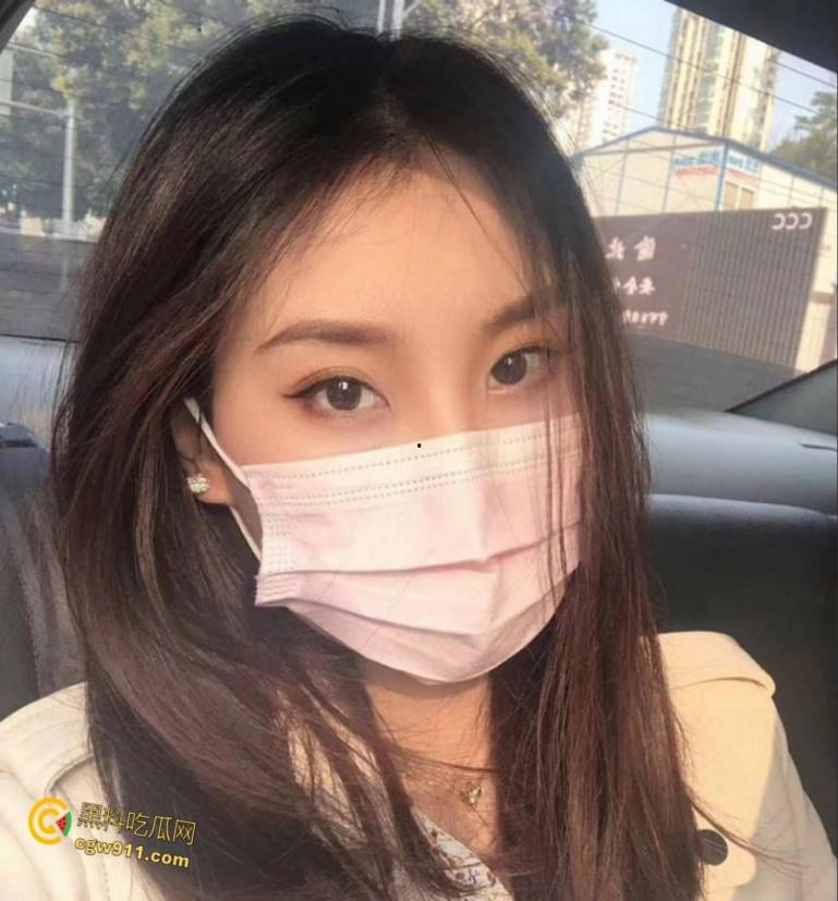 浙江舟山新婚人妻【胡娜】,少妇口活就是好,床上各种姿势深喉口交,穿着开档丝袜被暴力抽插骚穴!